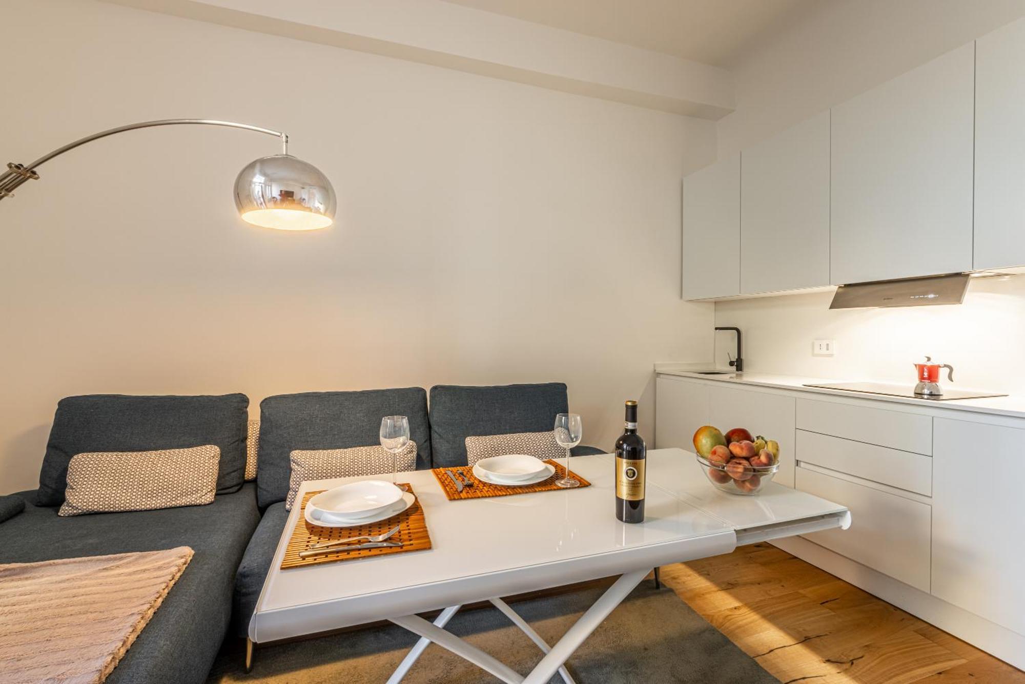 Luxury Design Apt, Comfy W/ A/c, Wifi & Netflix Apartment Milan